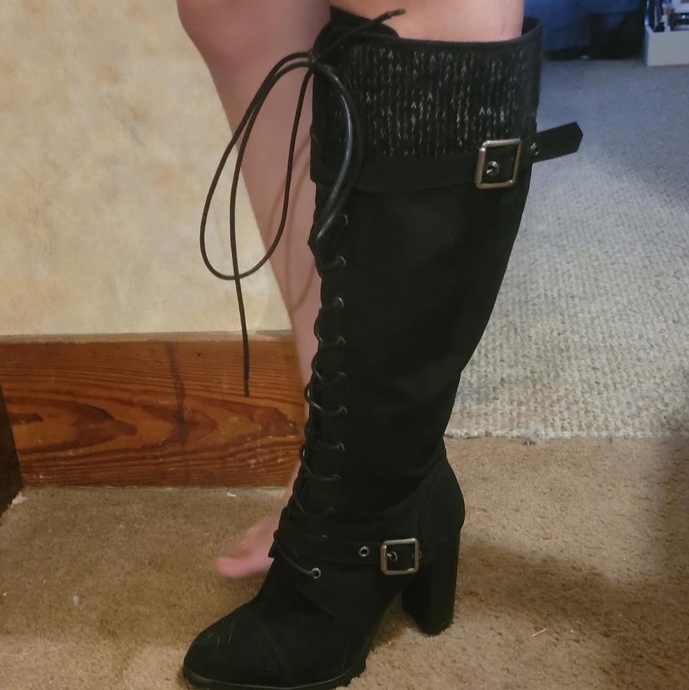Black boots size 9